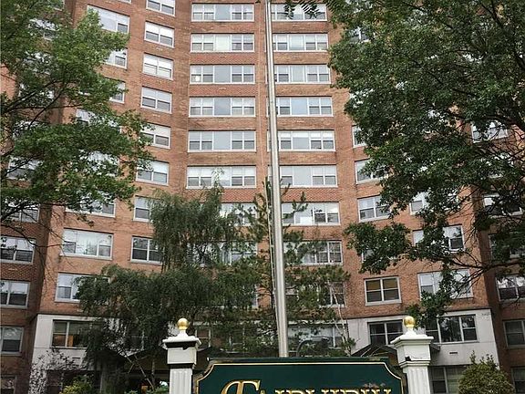2nd image of 6120 Grand Central Pkwy APT A1202