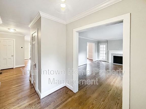 4th image of 2695 Sharondale Dr NE