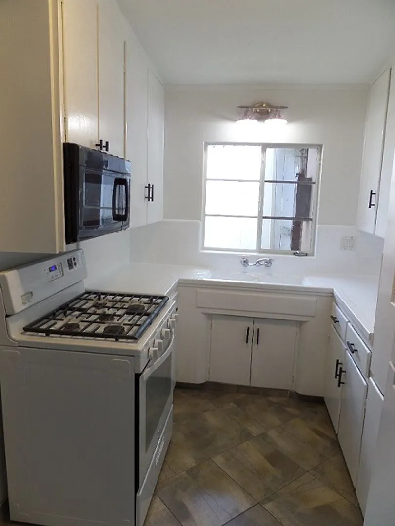 1 Bed/1 Bath Single Story Apartment in La Mesa — Photo 1