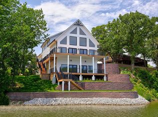 8114 Lakeshore Dr, Dexter, IA 50070