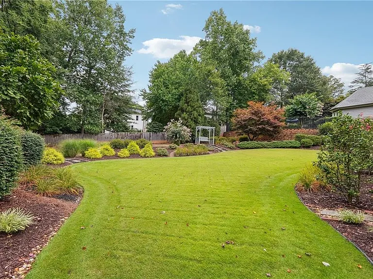 2565 Chestea Dr NE — Photo 28