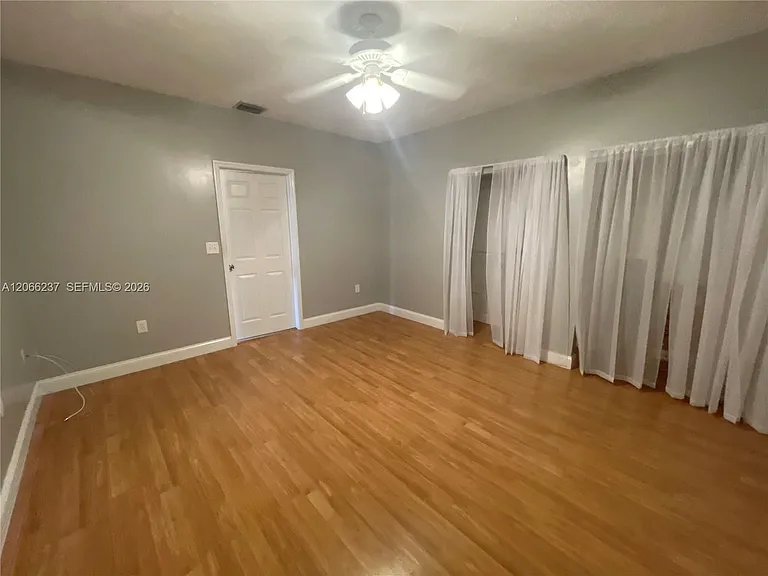 9301 SW 54th St — Photo 6
