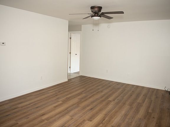 3rd image of 413 Montana Ave