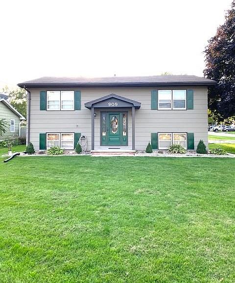 1st image of 909 E 12th St N