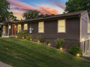 51 Beach Dr, Lake Tapawingo, MO 64015