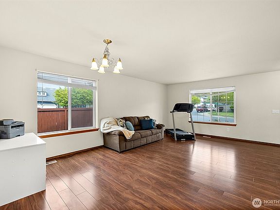 4th image of 18104 71st Avenue E