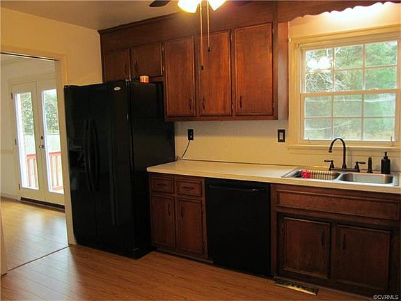 5th image of 12306 Sloan Dr