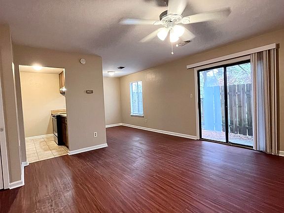 3rd image of 3732 Donovan Dr APT B