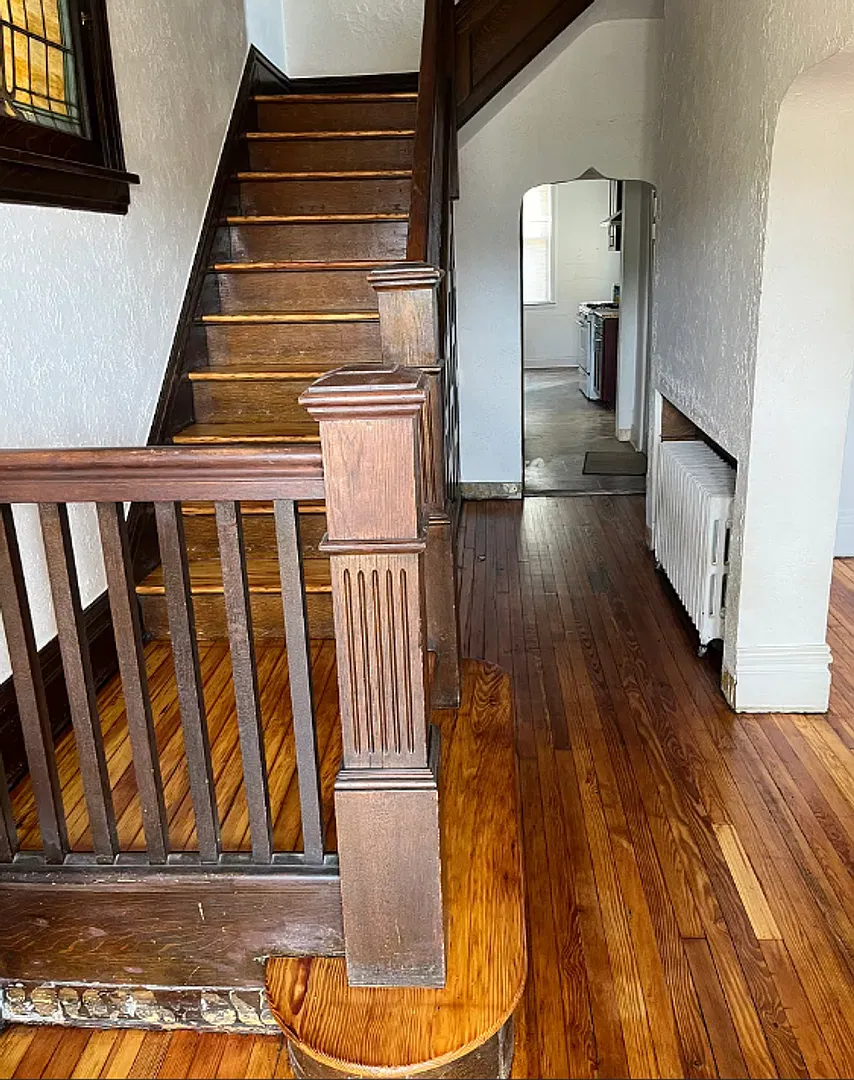 Spacious 5 Bedroom 2.5 Bathroom Single Family Home with Garage (Mt Washington) — Photo 4