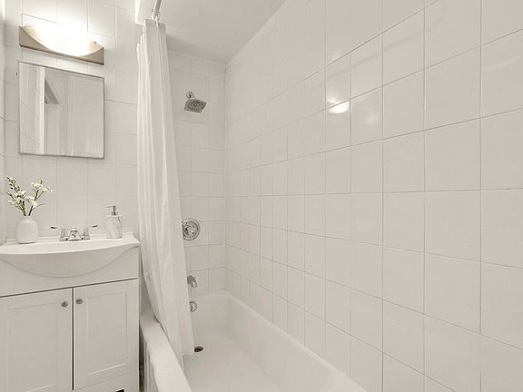 4th image of 1351 Dean St #3
