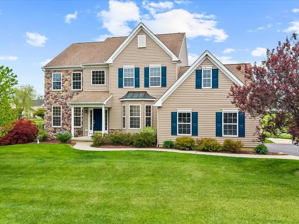 17 Allsmeer Dr, West Grove, PA 19390