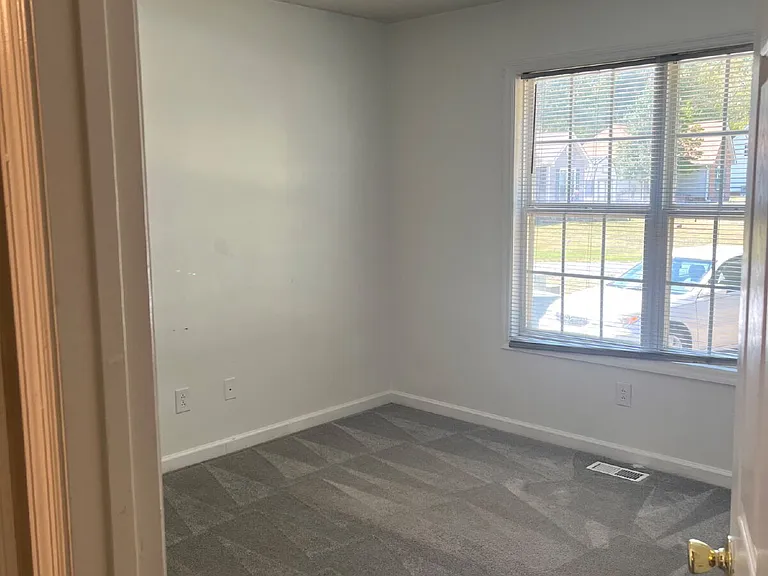 215 Derek Ct — Photo 17