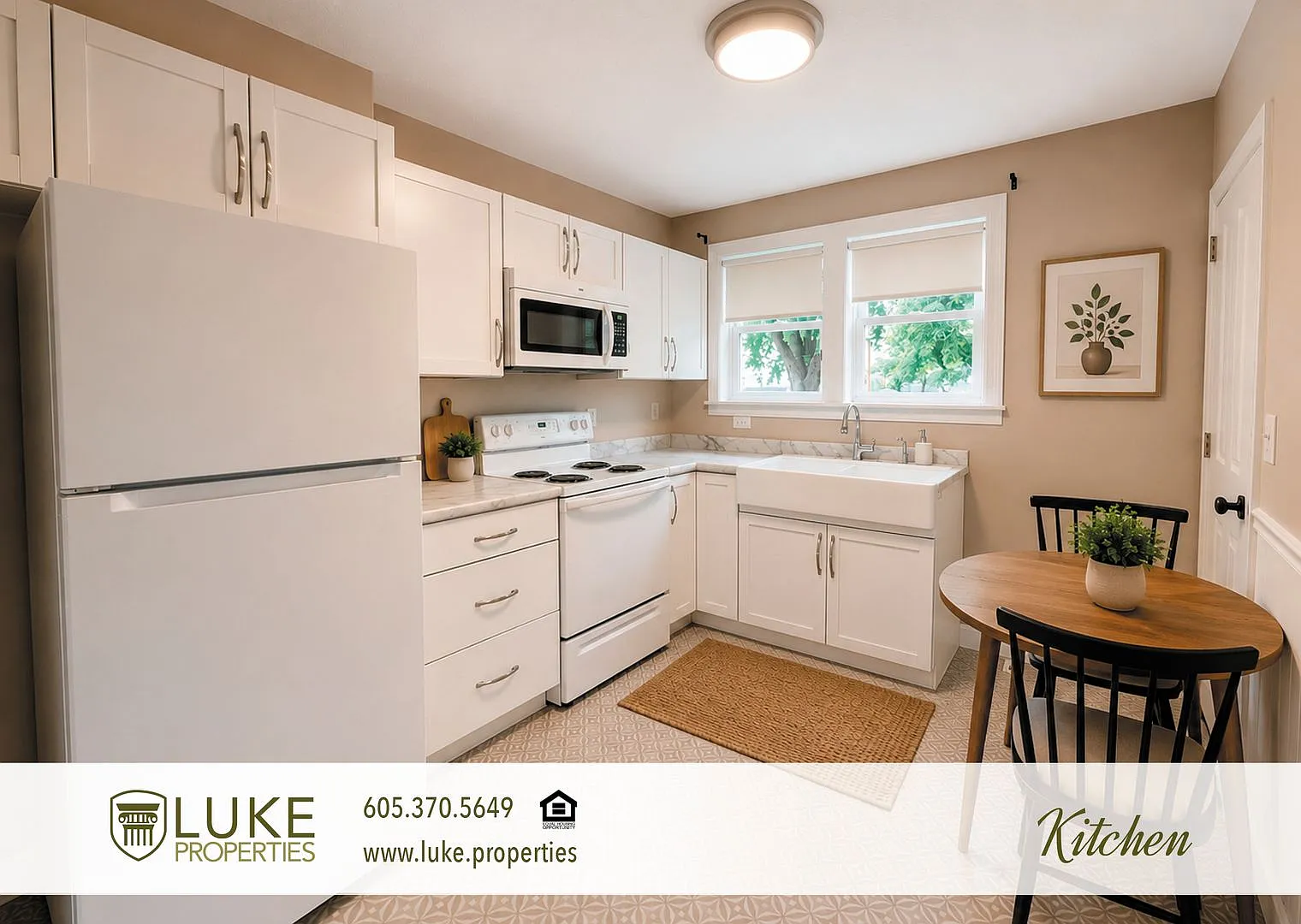 Renovated three bedroom home with large fenced yard — Photo 4