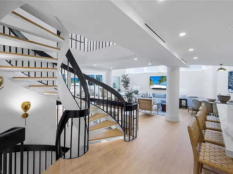 4041 Gulf Shore Blvd N #109 — Photo 9