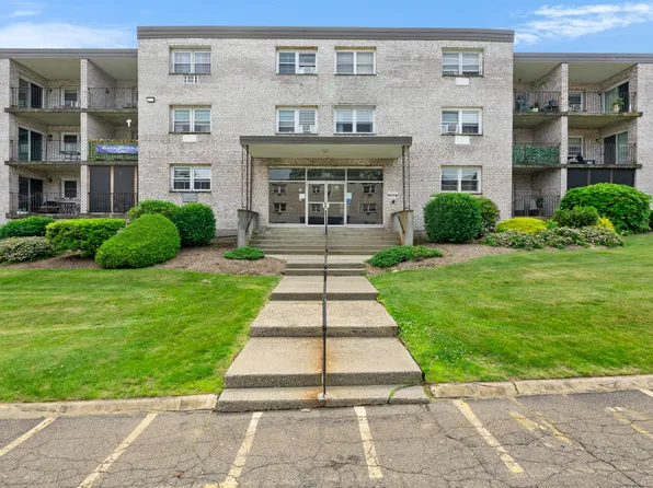 308 Meadowside Road APT 201, Milford, CT 06460