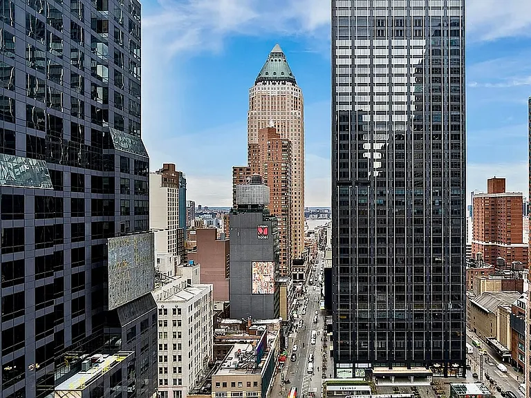 150 W 51st St #1628 — Photo 8