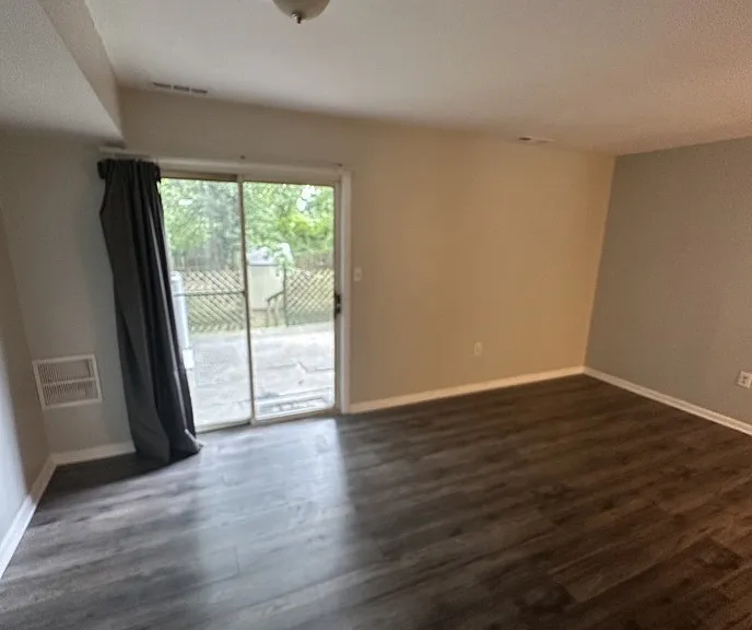 8216 Shady Spring Dr — Photo 10