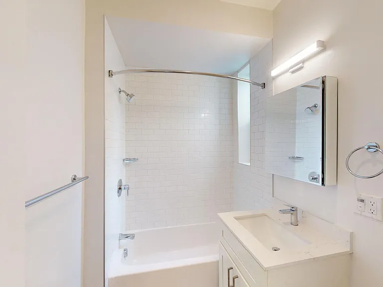 100 Broderick Street — Photo 13
