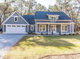 26 Alumni Rd, Beaufort, SC 29907