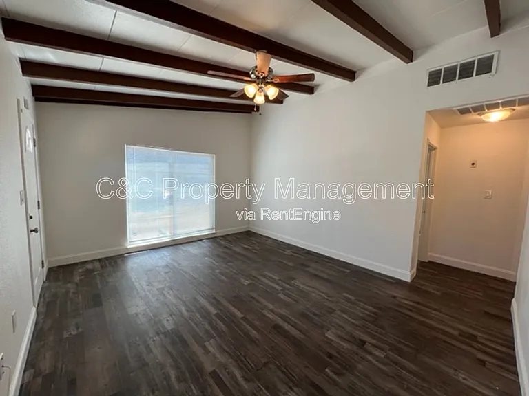 2119 E Griffith Way — Photo 5