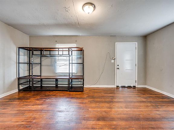 4th image of 3205 SW 20th St