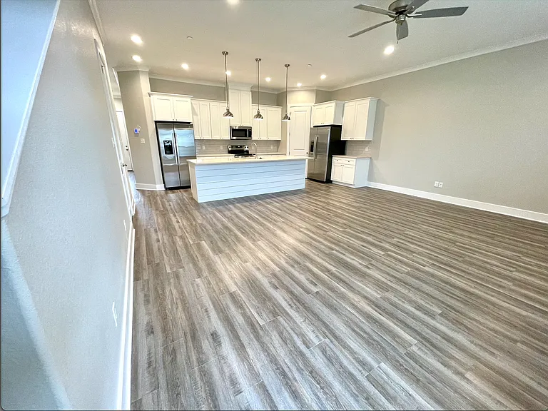 401 Park Pl — Photo 3