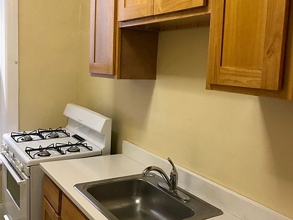 2nd image of 2448 27th St APT 1F