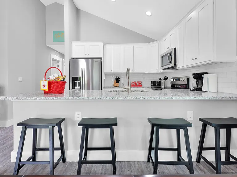 232 Ocean Blvd — Photo 2