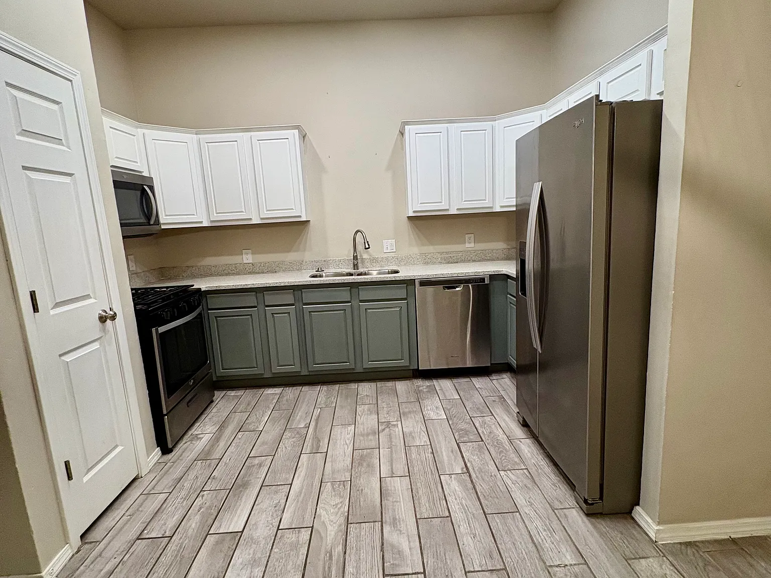 1712 W Palm Pl — Photo 3