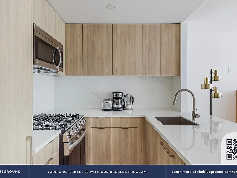 600 Columbus Ave #3L — Photo 9