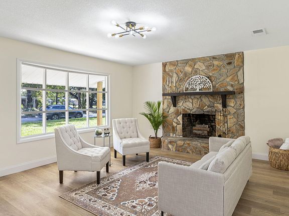 3rd image of 374 SW Coral Drive