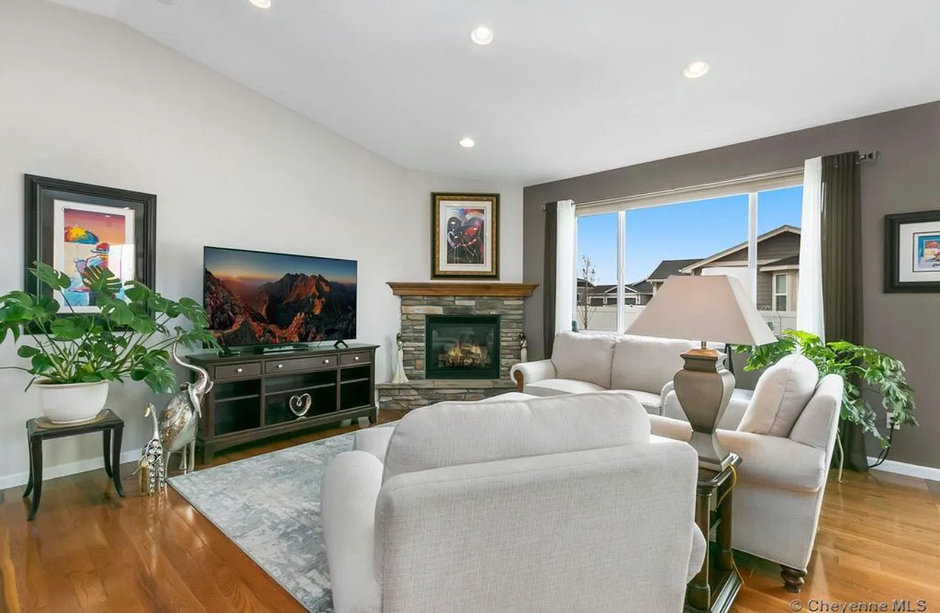 5 bed, 3536 sqft, $3,850 — Photo 4