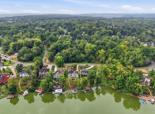 1888 Aqua Vista Dr, Lawrenceburg, IN 47025