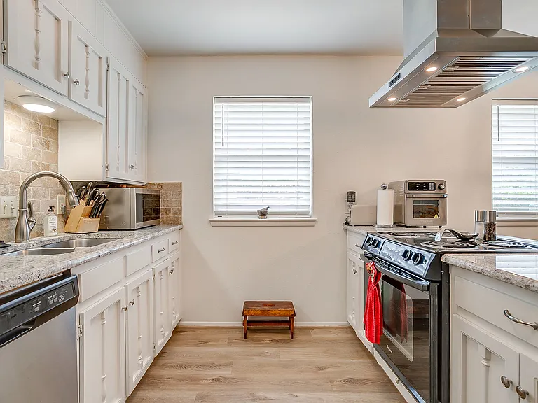 4761 Fieldcrest Dr — Photo 10