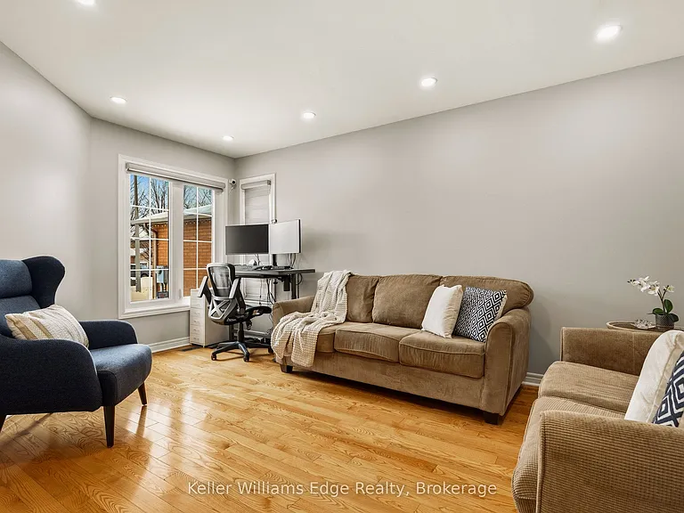 6760 Dillingwood Dr — Photo 3