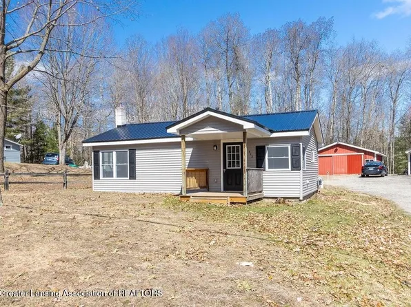 412 N Scott Dr, Farwell, MI 48622
