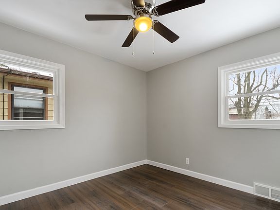 5th image of 610 Hirsch Ave