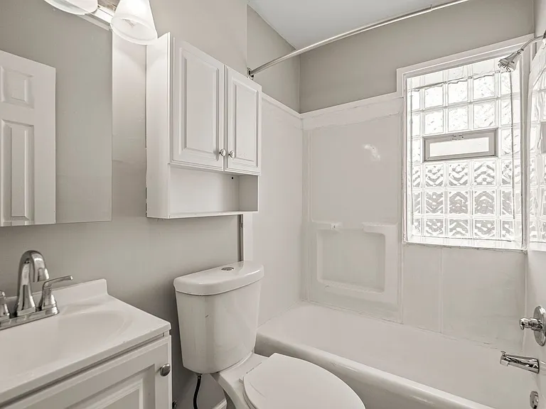 Ranch Apartment Homes in Great Troy Location — Photo 32
