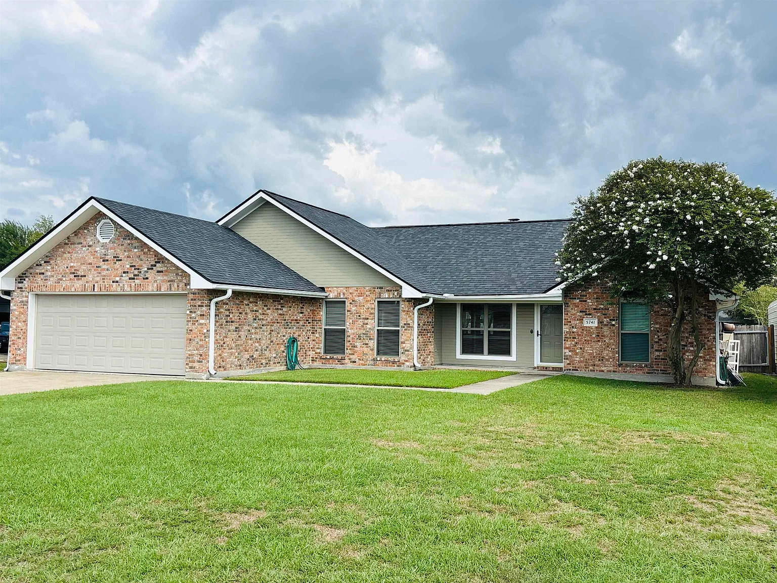 3 bed, 2.0 bath, 1764 sqft, $3,500 — Photo 2