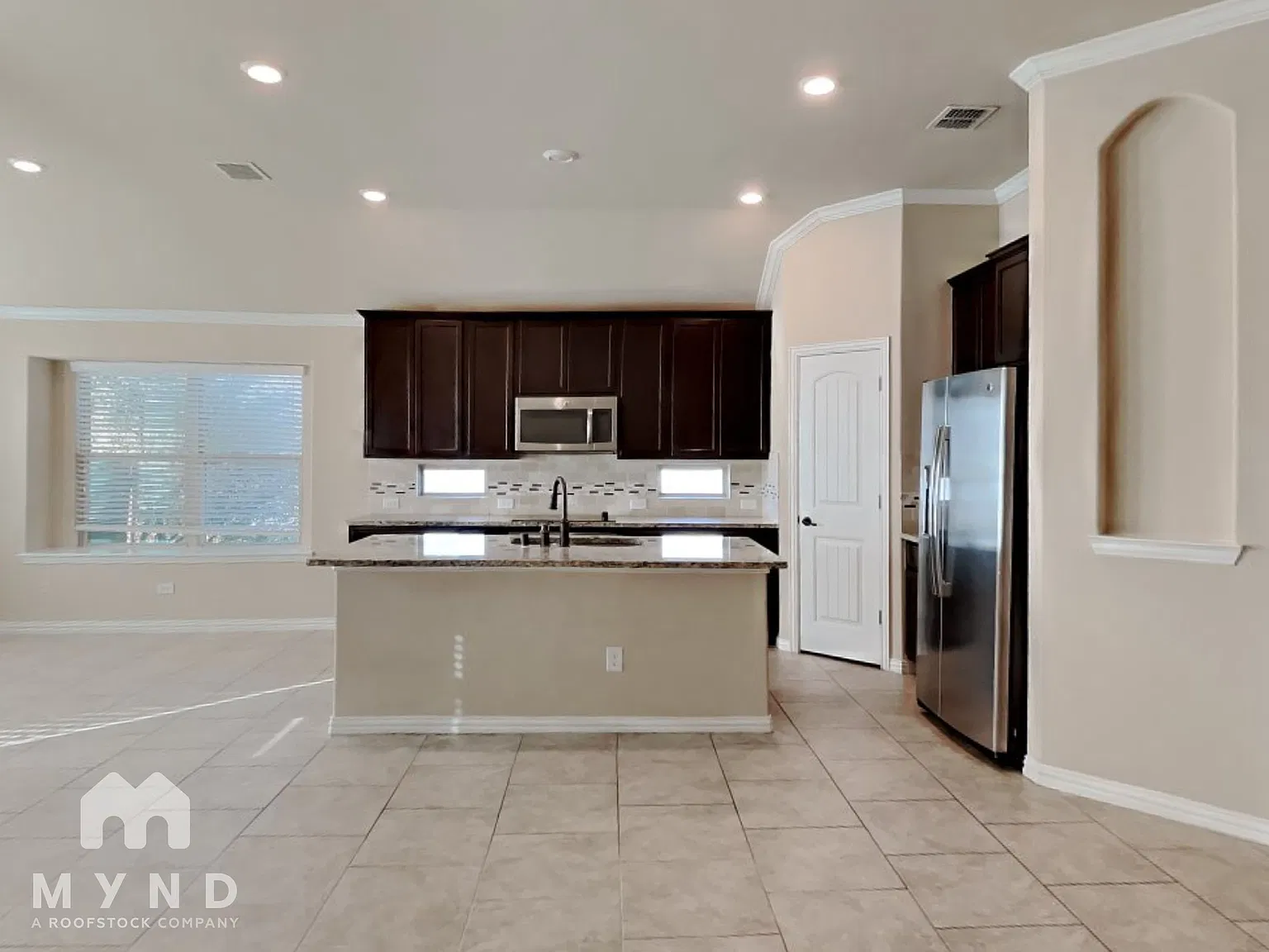 4 bed, 4.0 bath, 2425 sqft, $2,595 — Photo 3