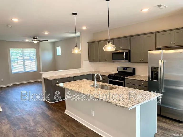 801 S Franklin St — Photo 10