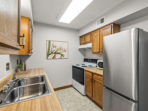 5th image of 9523 University Ave APT 11