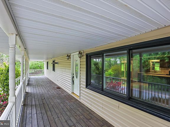4th image of 1426 Ridge Rd