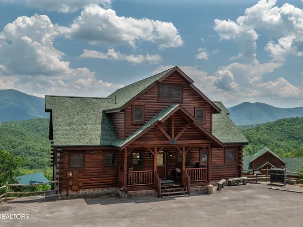 3059 Hickory Lodge Dr, Sevierville, TN 37862