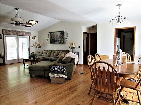 5th image of 230 Blythewood Dr