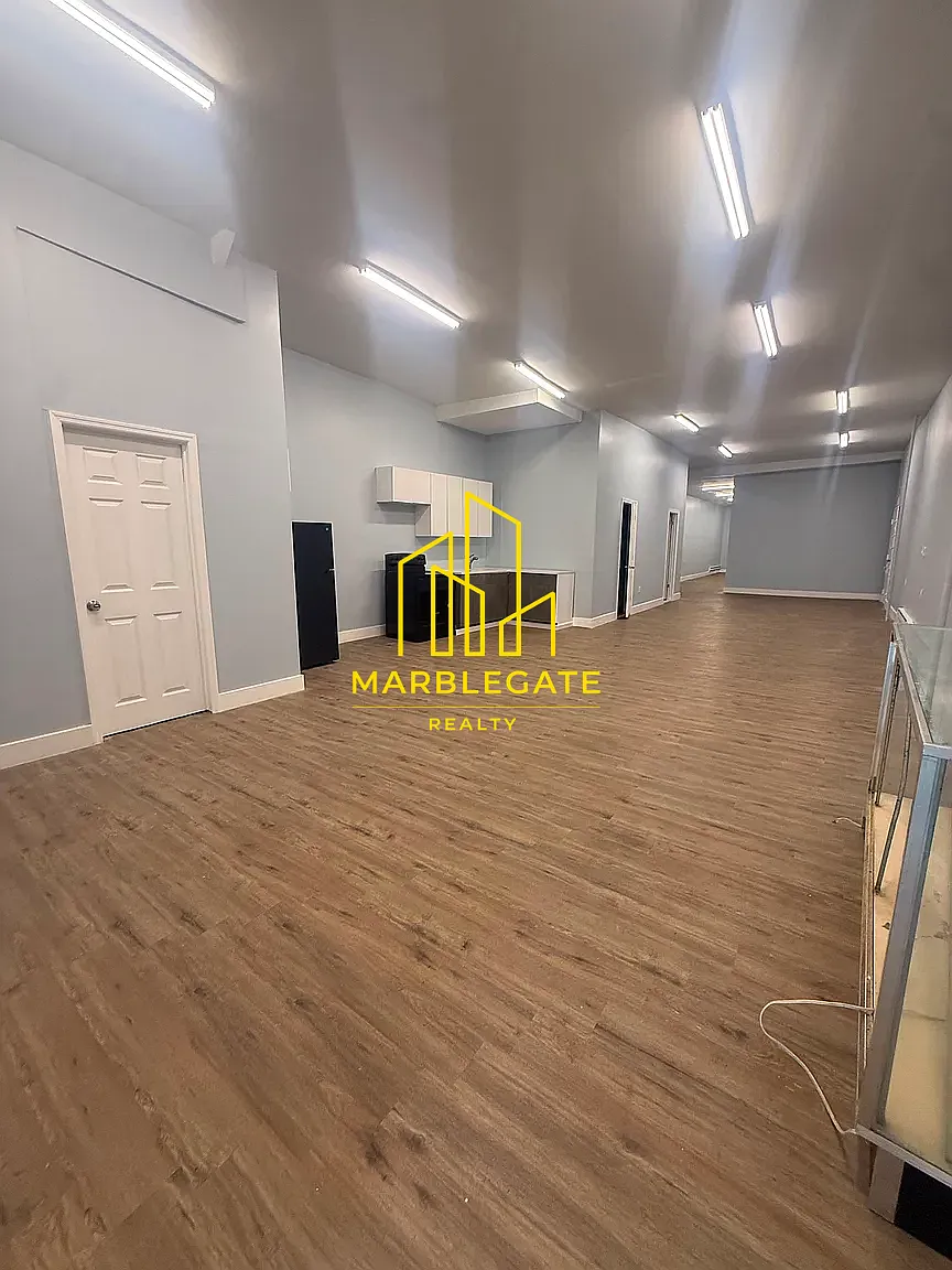 3 bed, 1.5 bath, 1050 sqft, $2,200 — Photo 1