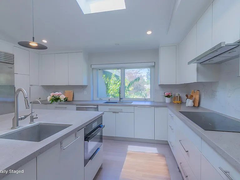 125 Lockhart Ln — Photo 3
