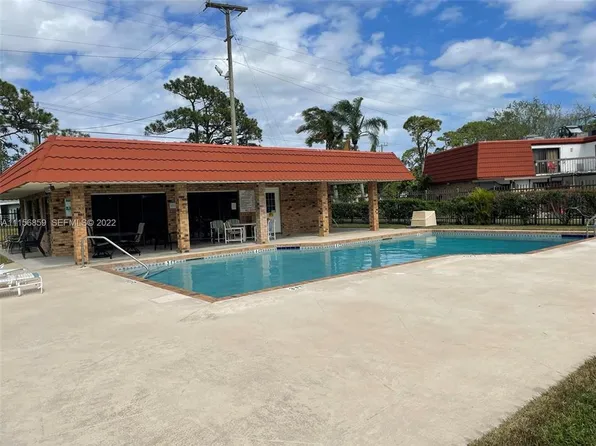 4648 Suburban Pines Dr #4648, Lake Worth, FL 33463
