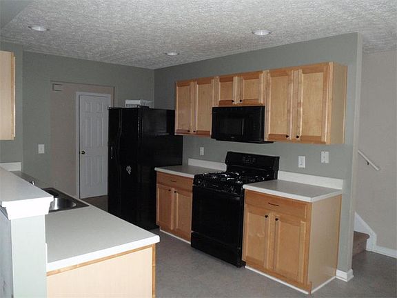 5th image of 530 Kensington Park Dr