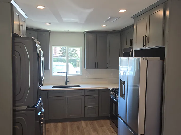 455 Royal Ave — Photo 3